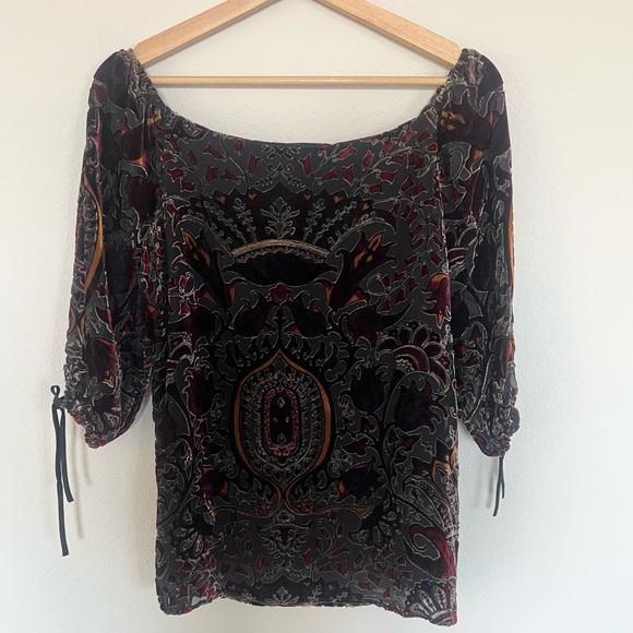 Alice & Olivia Alecia Off Shoulder Top Baroque Burnout Size XS - Picture 5 of 9